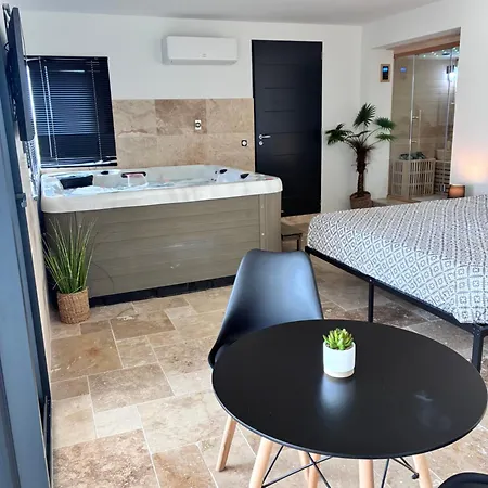Privative Jacuzzi Sauna De La Del Castagnol Timebasishotel Saint-Nexans