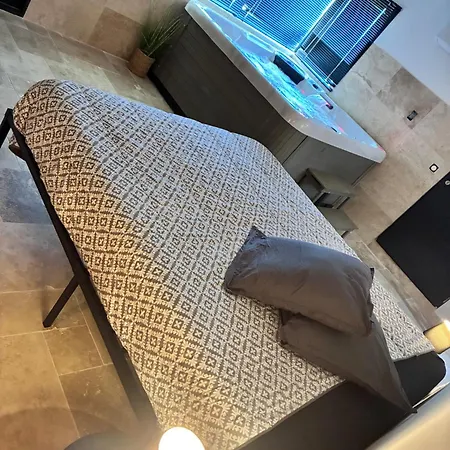 Timebasishotel Privative Jacuzzi Sauna De La Del Castagnol